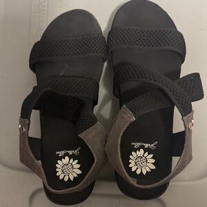 Earth Spirit Black Strappy Sandals